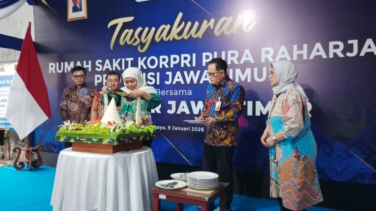Gubernur Jawa Timur Khofifah Indar Parawansa menghadiri acara tasyakuran Rumah Sakit (RS) KORPRI Jawa Timur Pura Raharja yang digelar di Jalan Pucang Adi, Surabaya, Jumat (9/1/2026)
