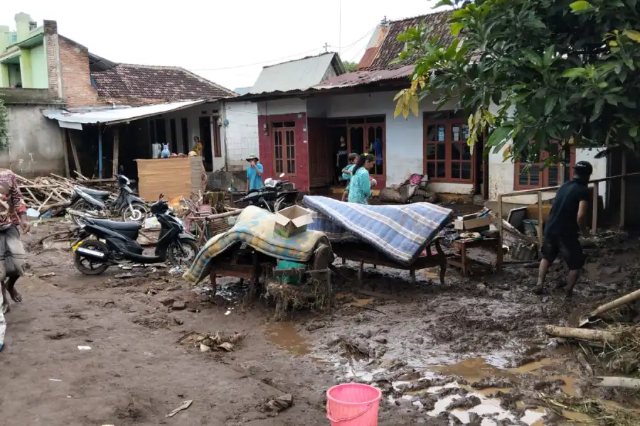 Banjir Bandang Rendam 6.328 Rumah di Situbondo, Pemkab Bergerak Cepat Lakukan Penanganan