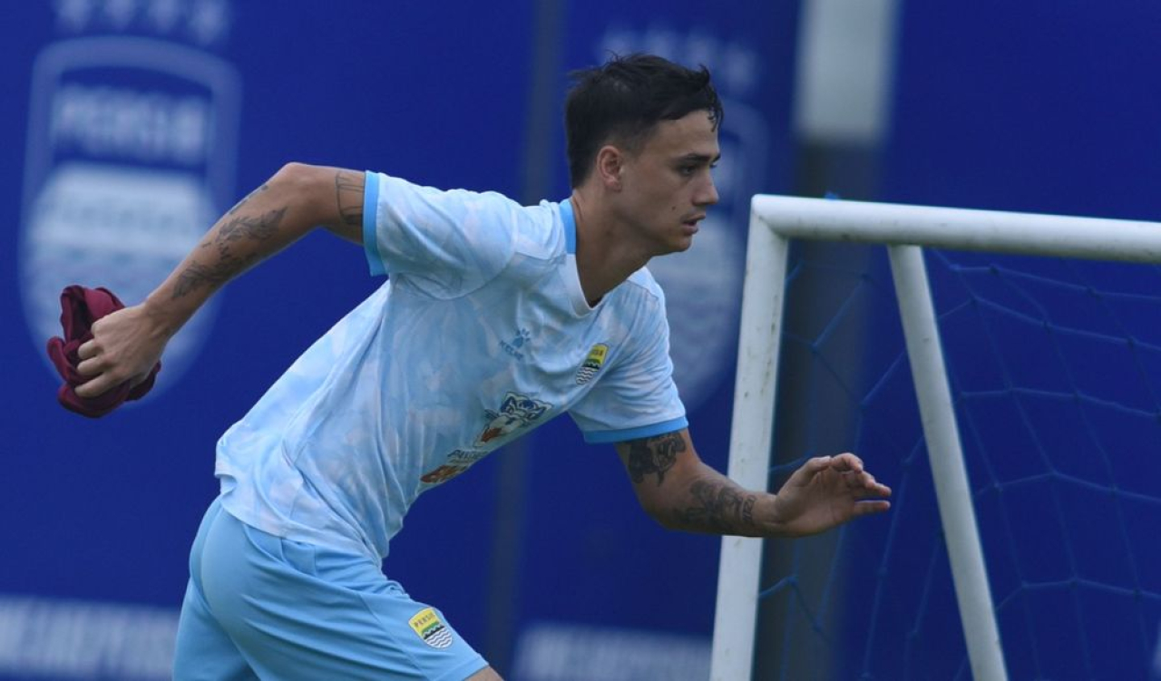 Reijnders Siap Tempur di Manahan, PERSIB Tak Pandang Posisi Persis