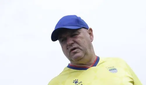 Hodak Ingatkan PERSIB Tak Lengah Hadapi Persis Solo di Laga Tandang