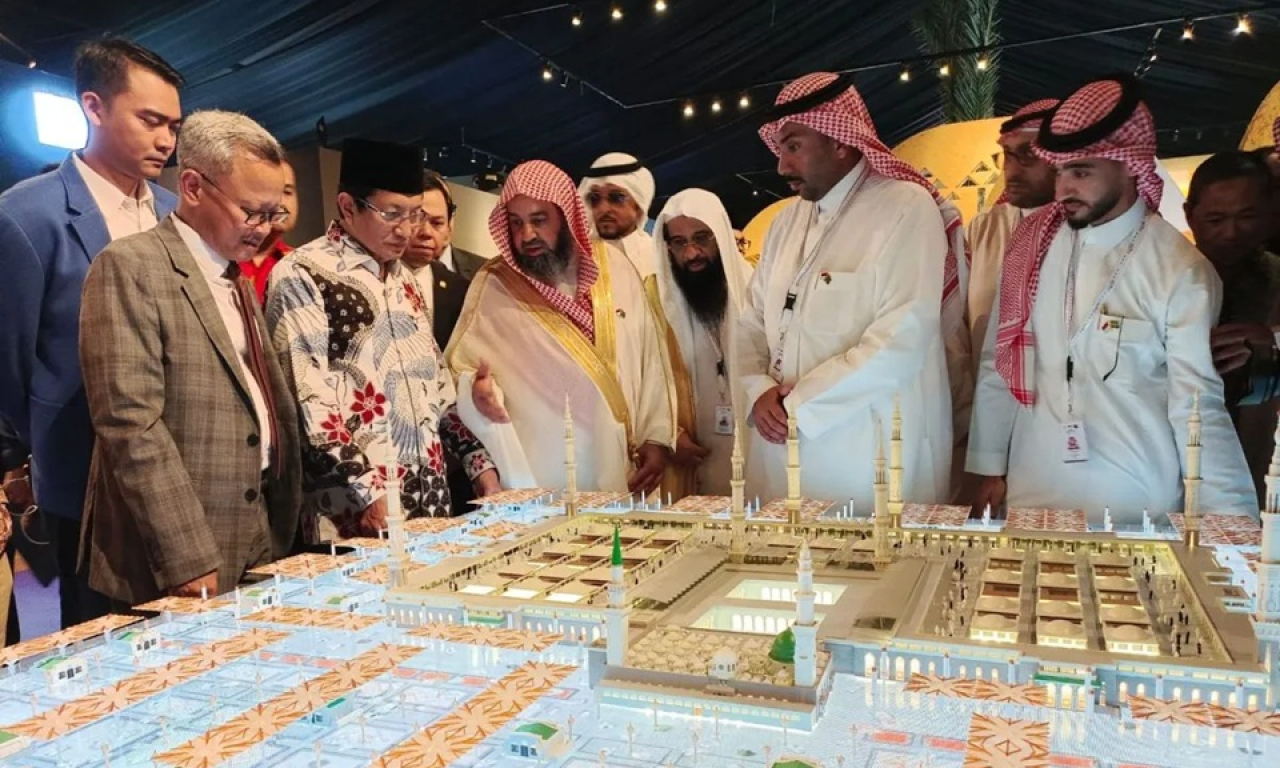 Arab Saudi Gerlar Buka Puasa Bersama dan Membagikan Kurma Sepanjang Bulan Ramadan