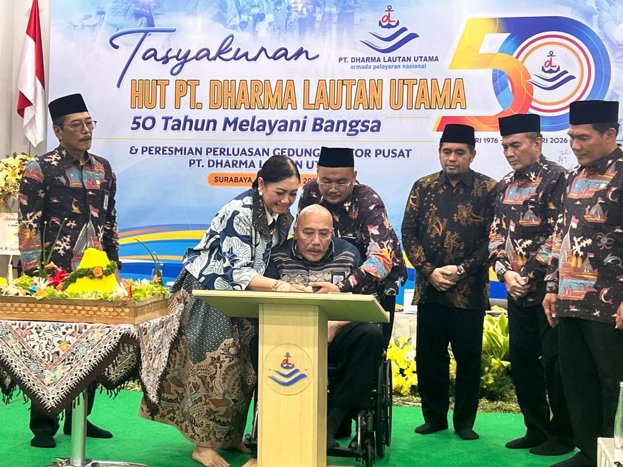 peringatan Hari Ulang Tahun ke-50 PT Dharma Lautan Utama (DLU) yang digelar di kantor pusatnya, kawasan Jl Kanginan, Surabaya, Senin (16/2).