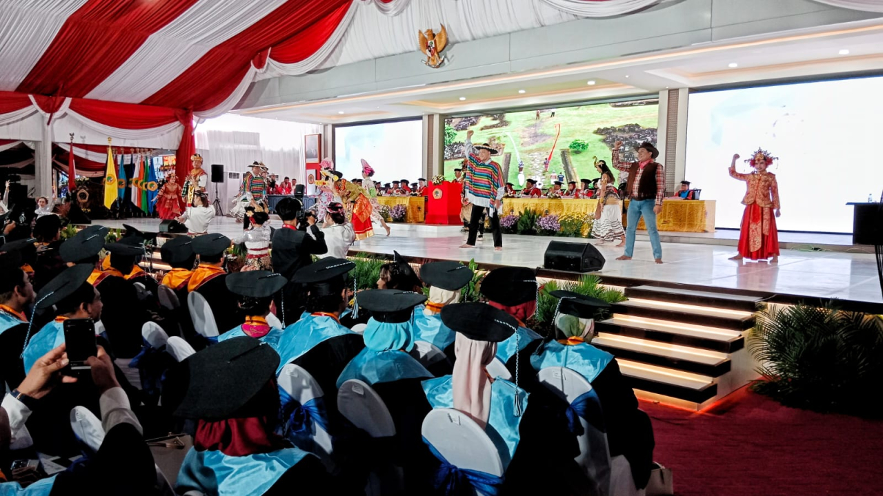 Akar Lokal, Prestasi Global: 1.470 Lulusan UNTAG Surabaya Siap Taklukkan Dunia