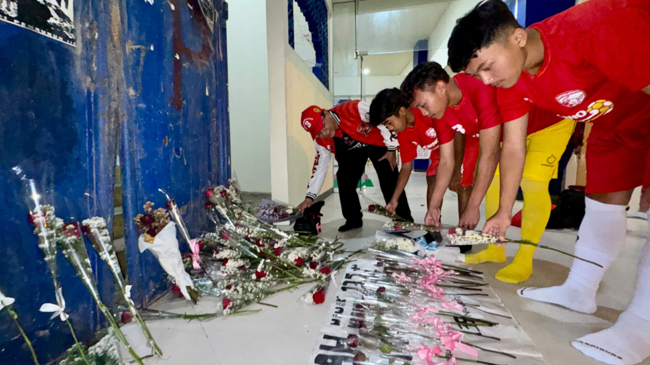 Seleksi Banteng Jatim FC U-17 di Stadion Kanjuruhan Dimulai dengan Penghormatan Korban Tragedi