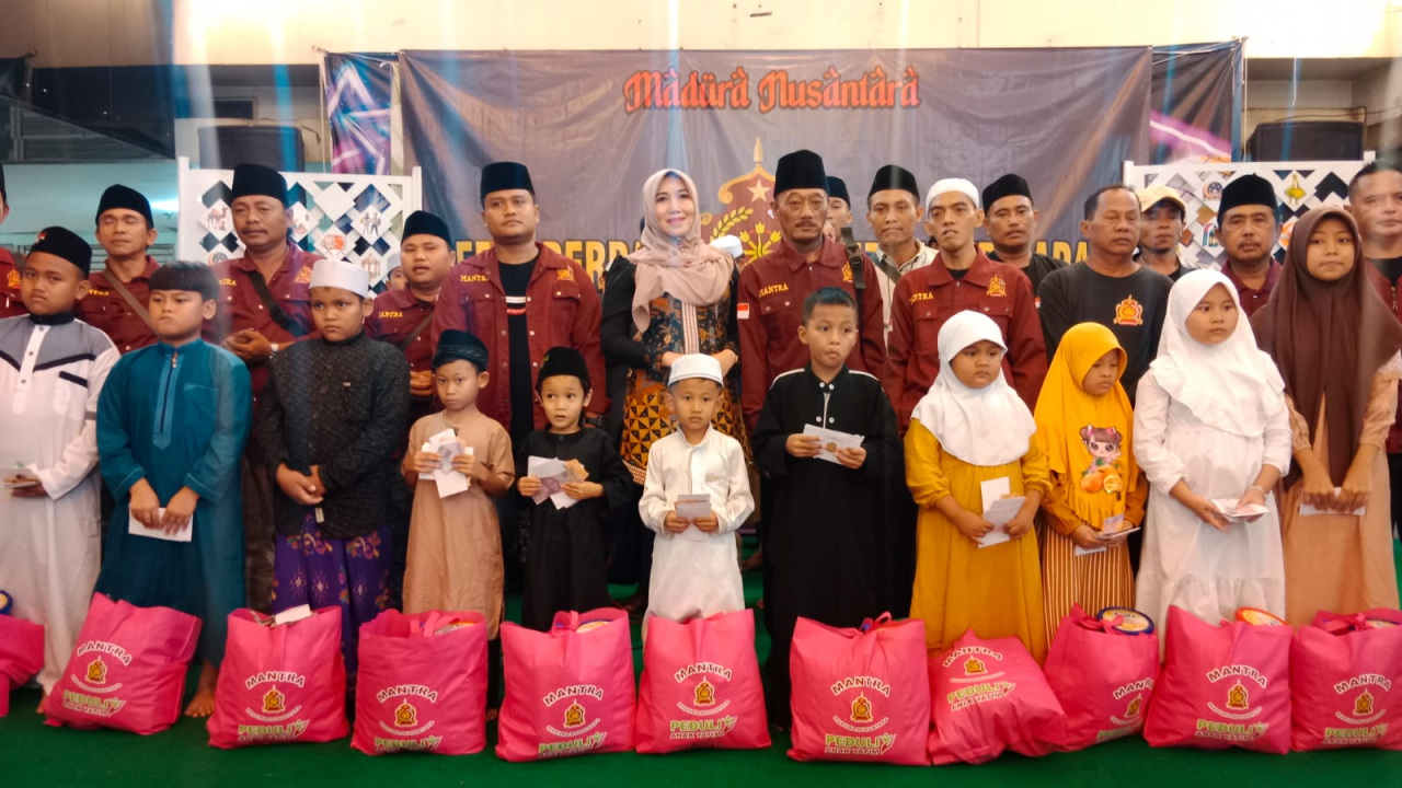 Ning Lia dan MANTRA Tebar Kepedulian di Bulan Ramadan, Puluhan Anak Yatim Terima Santunan di Surabaya