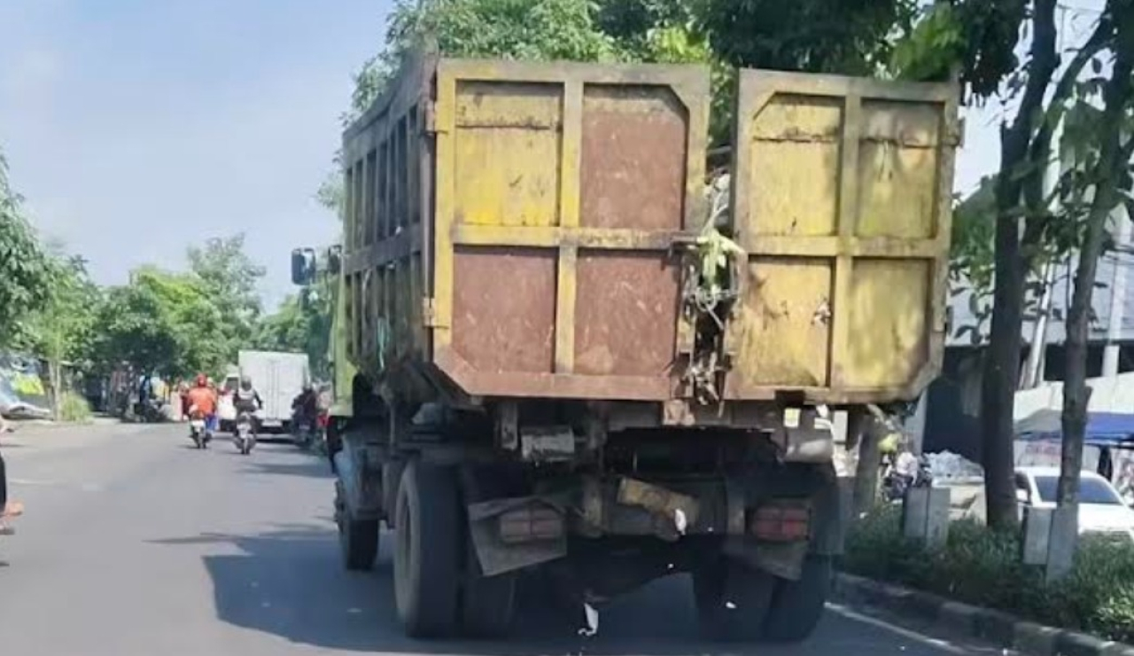 Pemkot Surabaya Tegaskan Aturan Ketat Armada Pengangkut Sampah