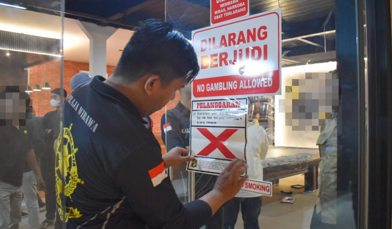 Satpol PP Tertibkan Tempat Hiburan Bandel Selama Ramadan di Surabaya