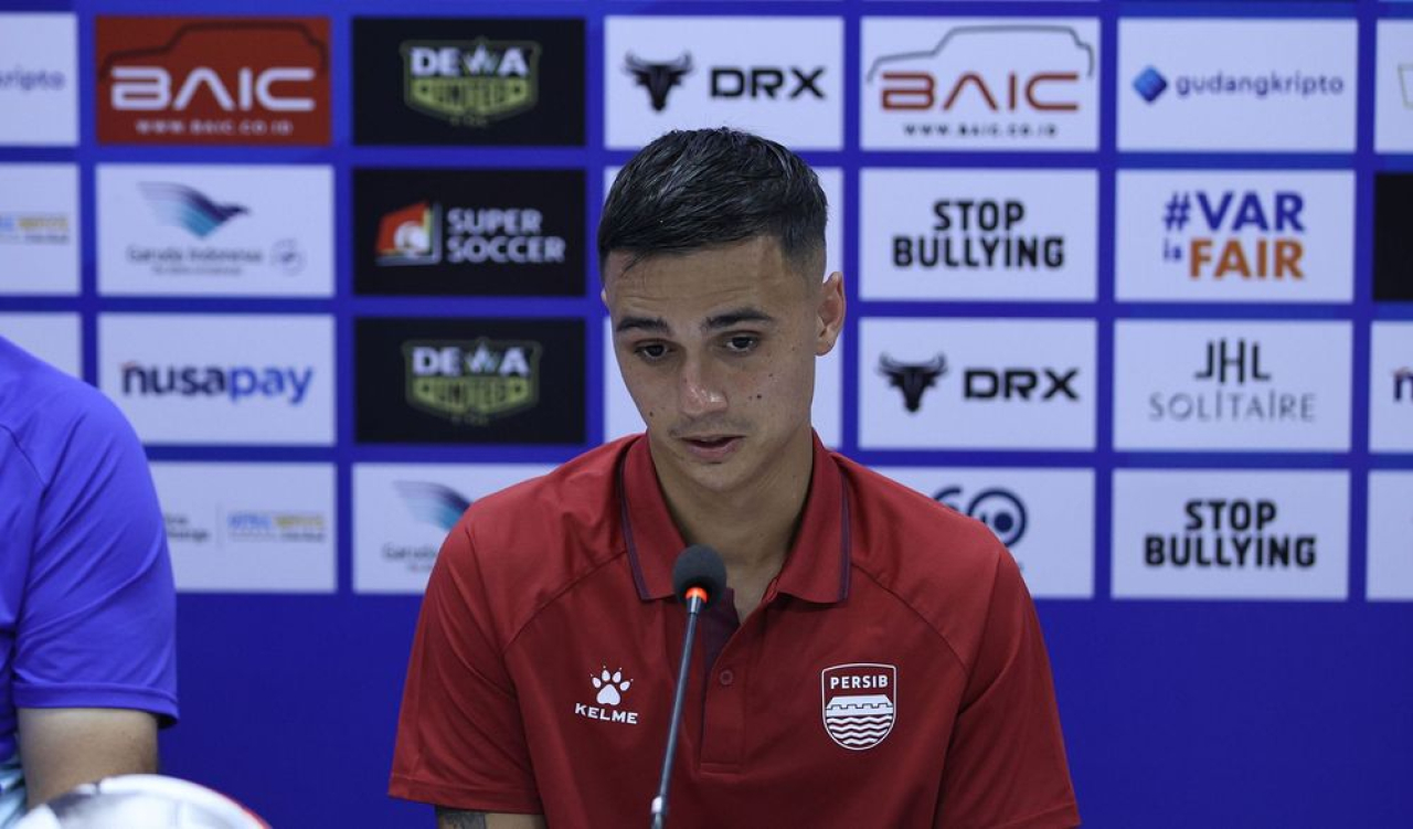 Bek kiri Persib, Eliano Reijnders
