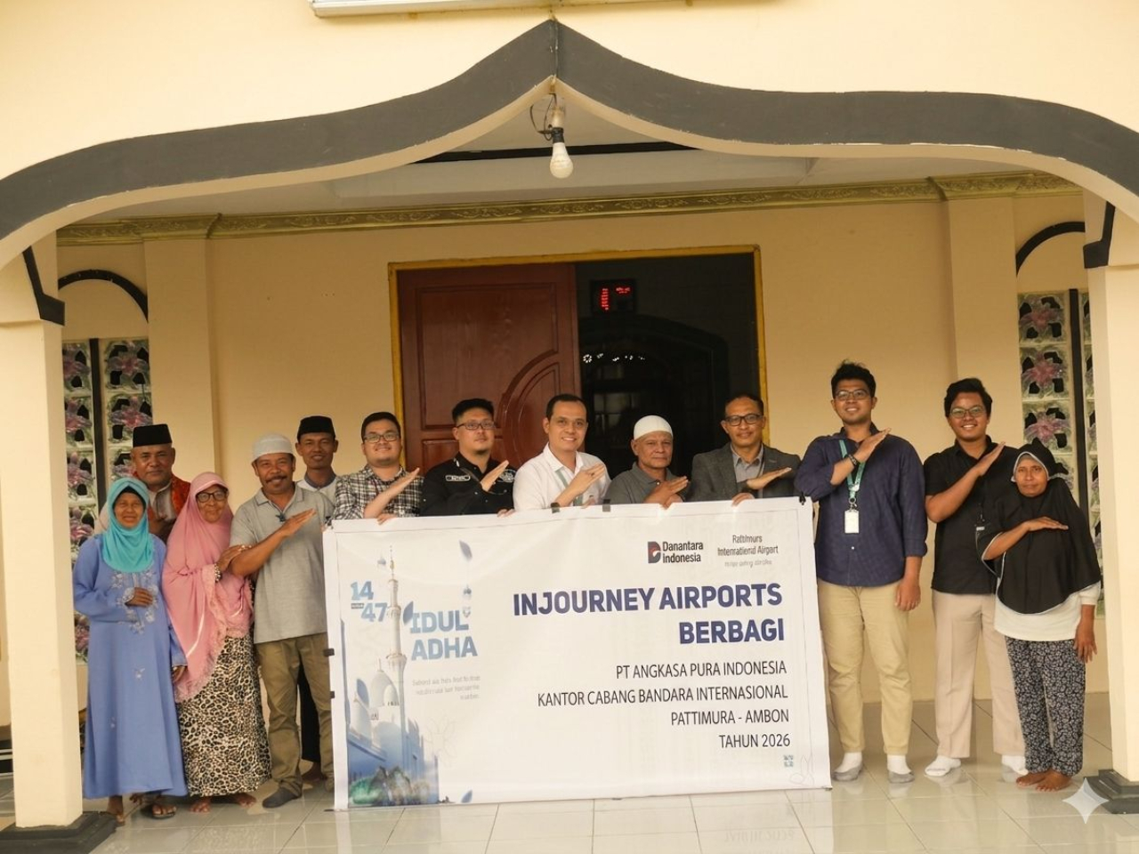 Bandara Pattimura Ambon Salurkan Bantuan Keagamaan untuk Warga Dusun Air Manis