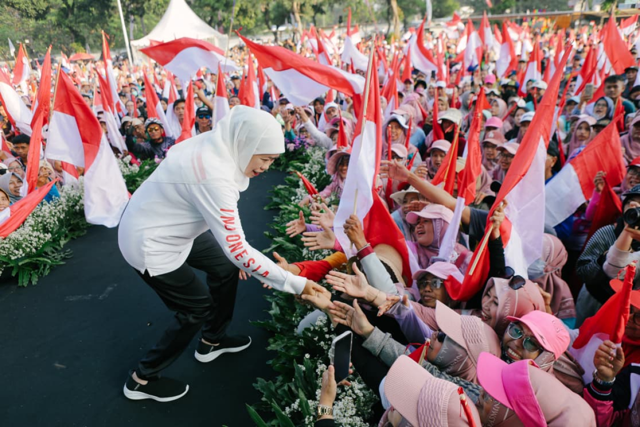 Khofifah Ajak Warga Maknai Hijrah Lewat Gaya Hidup Sehat pada Jalan Sehat 1 Muharram