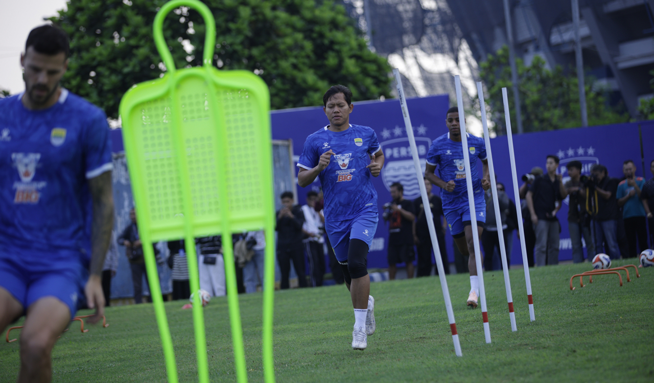 Gelandang PERSIB Bandung, Adam Alis