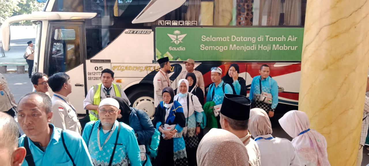 Kloter Terakhir Debarkasi Juanda Tiba, Menteri Haji Sampaikan Salam Presiden untuk Jemaah