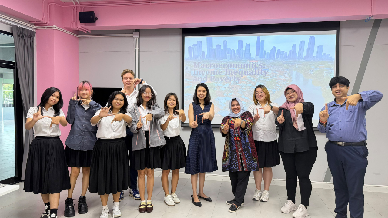 Untag Surabaya Perkuat Jejaring Global Lewat Kuliah Tamu di Thailand