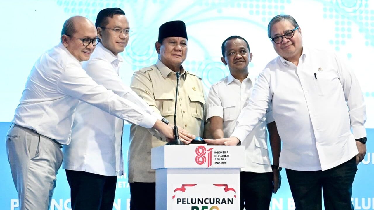 Presiden Prabowo Subianto menyampaikan sambutan pada Peluncuran Biodiesel B50 di Rest Area KM 57, Kabupaten Karawang, Provinsi Jawa Barat, pada Kamis, 9 Juli 2026. Foto: BPMI Setpres/Cahyo