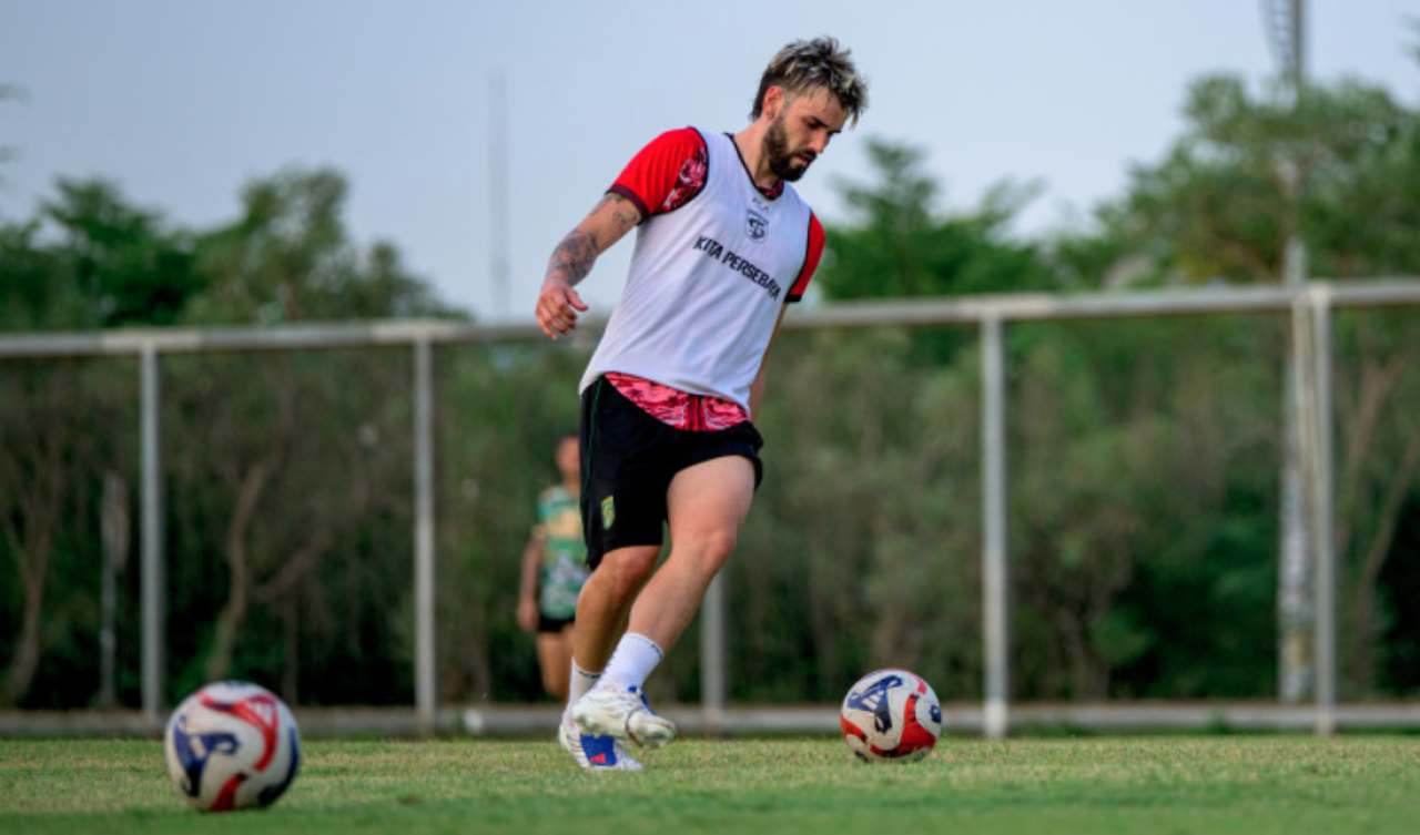 Diogo Ramalho menyebut seluruh elemen tim terus bekerja keras untuk meningkatkan kesiapan jelang bergulirnya Piala Presiden 2026. (Persebaya)