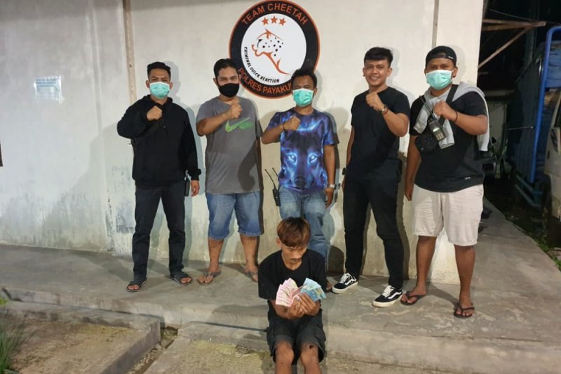 Pengedar Uang Palsu Ditangkap ketika Tidur di Rumah Istrinya