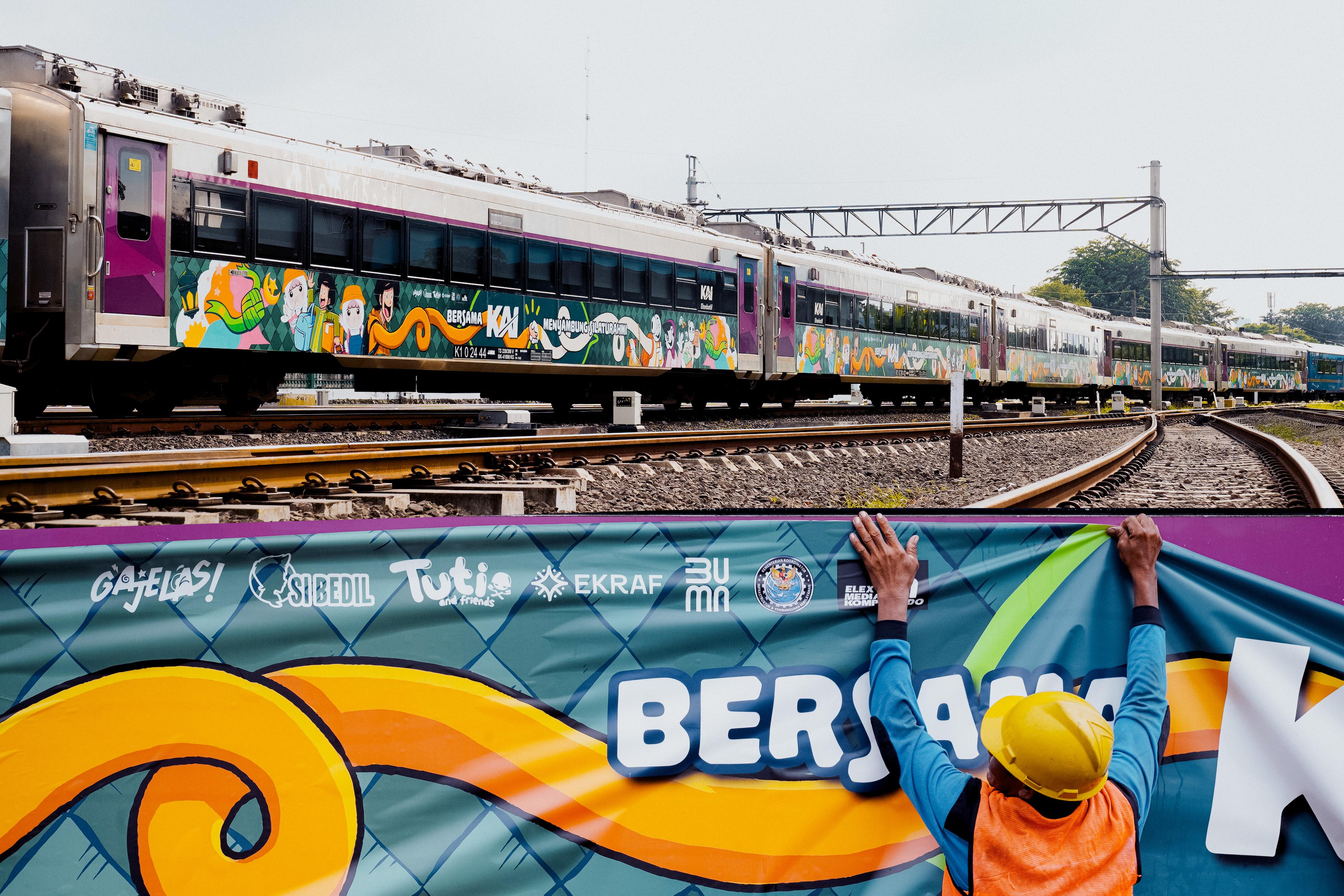 Dukung Industri Kreatif, KAI dan Kemenparekraf Hadirkan Karakter Komik Lokal di Stasiun dan Gerbong Kereta
