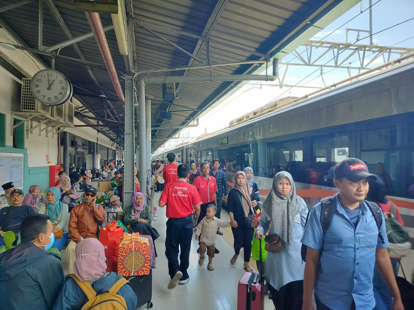 KAI Group kembali menunjukkan perannya sebagai tulang punggung transportasi publik nasional