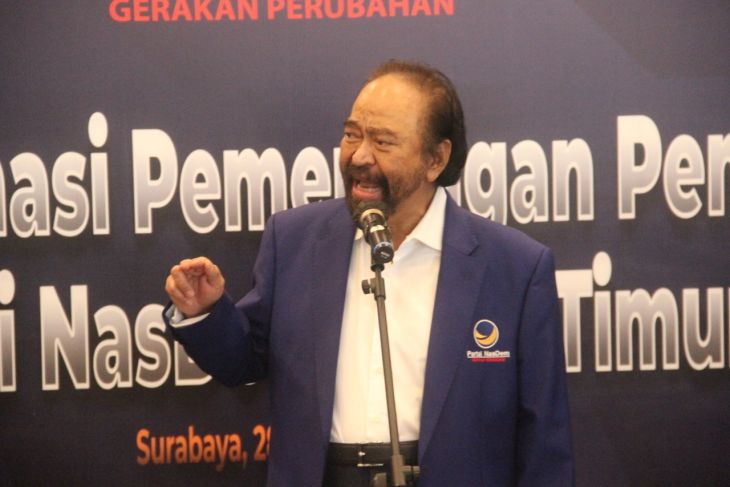Ketua Umum Partai NasDem, Surya Paloh, disela kunjungan kerjanya untuk bertemu dengan seluruh kader di Kota Surabaya, Senin (28/2/2022). 