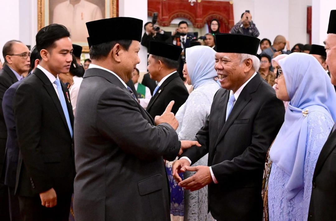 Presiden Prabowo Subianto secara resmi melantik Basuki Hadimuljono sebagai Kepala Otorita Ibu Kota Nusantara (OIKN), pada Selasa, 5 November 2024, di Istana Negara, Jakarta. Foto: BPMI Setpres/Muchlis Jr