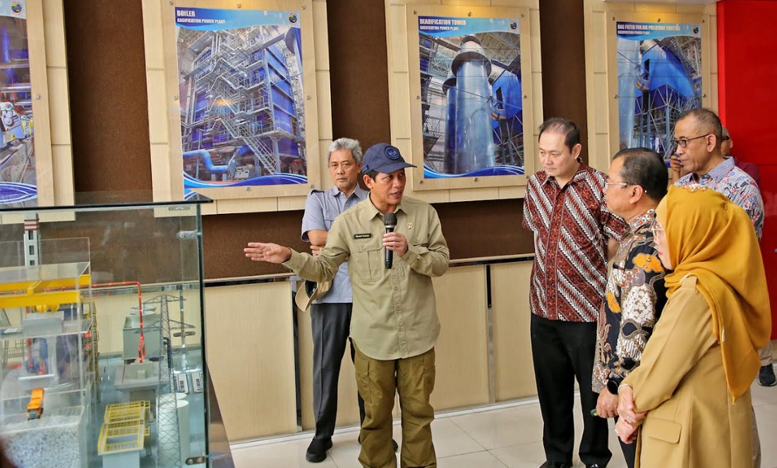 Menteri Lingkungan Hidup dan Kepala Badan Pengendalian Lingkungan Hidup Republik Indonesia (RI), Hanif Faisol Nurofiq