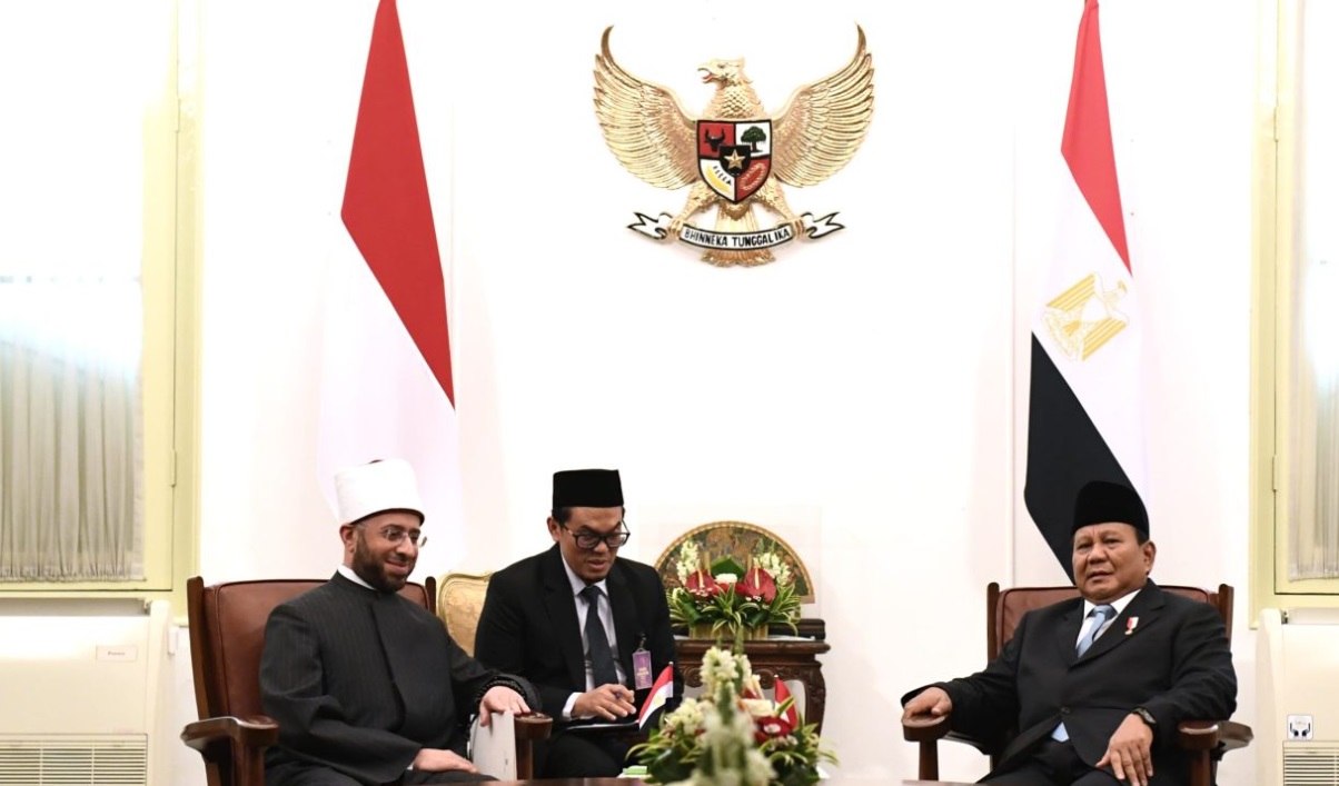 Presiden Prabowo Subianto menerima kunjungan dua utusan khusus dari negara sahabat, yaitu Mesir dan Persatuan Emirat Arab (PEA), di Istana Merdeka, Jakarta, pada Selasa, 22 Oktober 2024. Foto: BPMI Setpres/Kris