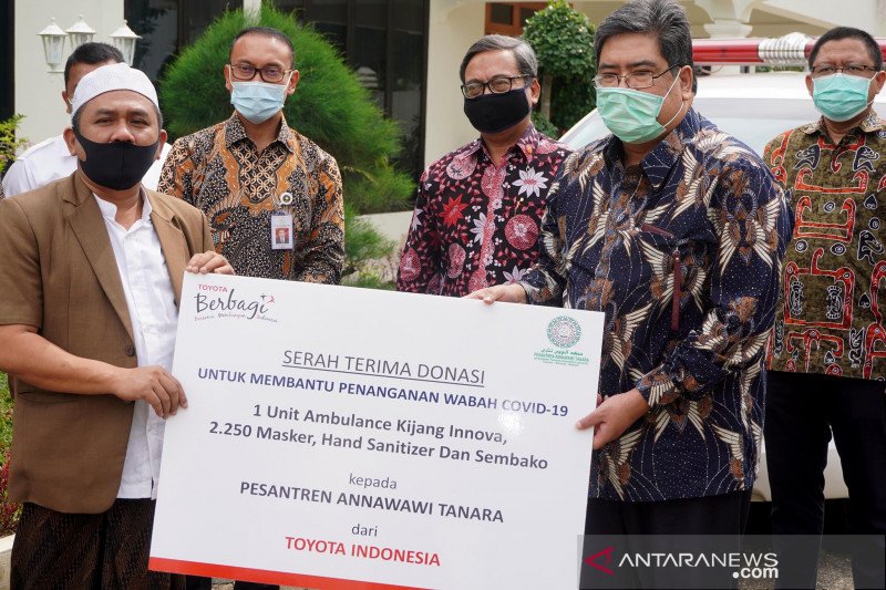 Toyota kirim Kijang Innova Ambulans untuk pesantren di Banten (ANTARA/HO)