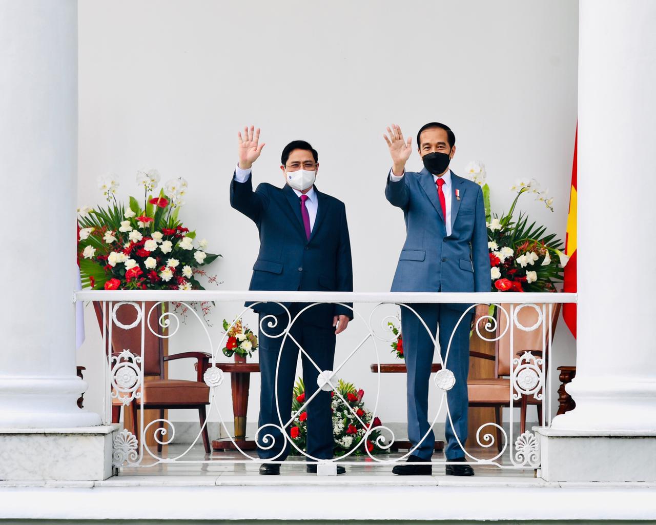 Presiden Joko Widodo dan Perdana Menteri Vietnam Phạm Minh Chính . ist