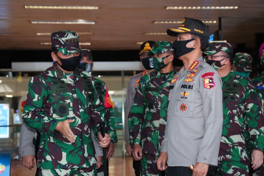  Kapolri Jenderal Polisi Idham Azis bersama Panglima TNI Marsekal TNI Hadi Tjahjanto. ist