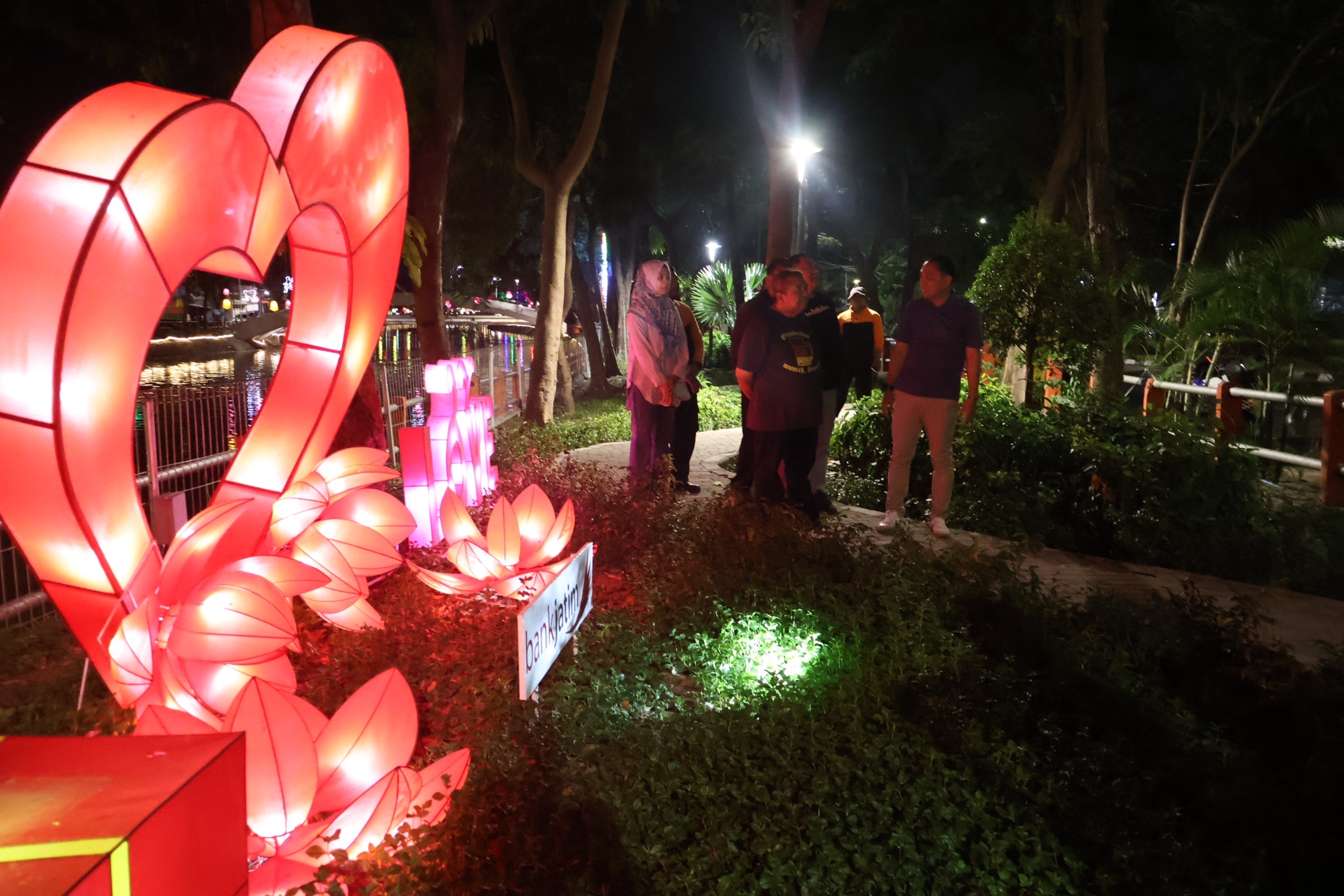 Pemkot Surabaya Percantik Jalur Wisata Perahu Air Susur Sungai Kalimas dengan Zona Tematik