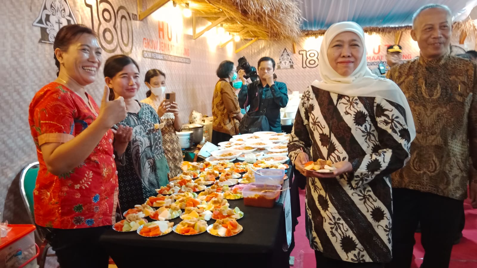 Gubernur Jawa Timur, Khofifah Indar Parawansa usai peresmian Monumen Baptisan Pertama GKJW (Gereja Kristen Jawi Wetan) Wiyung, Surabaya, Selasa (12/12/2023).
