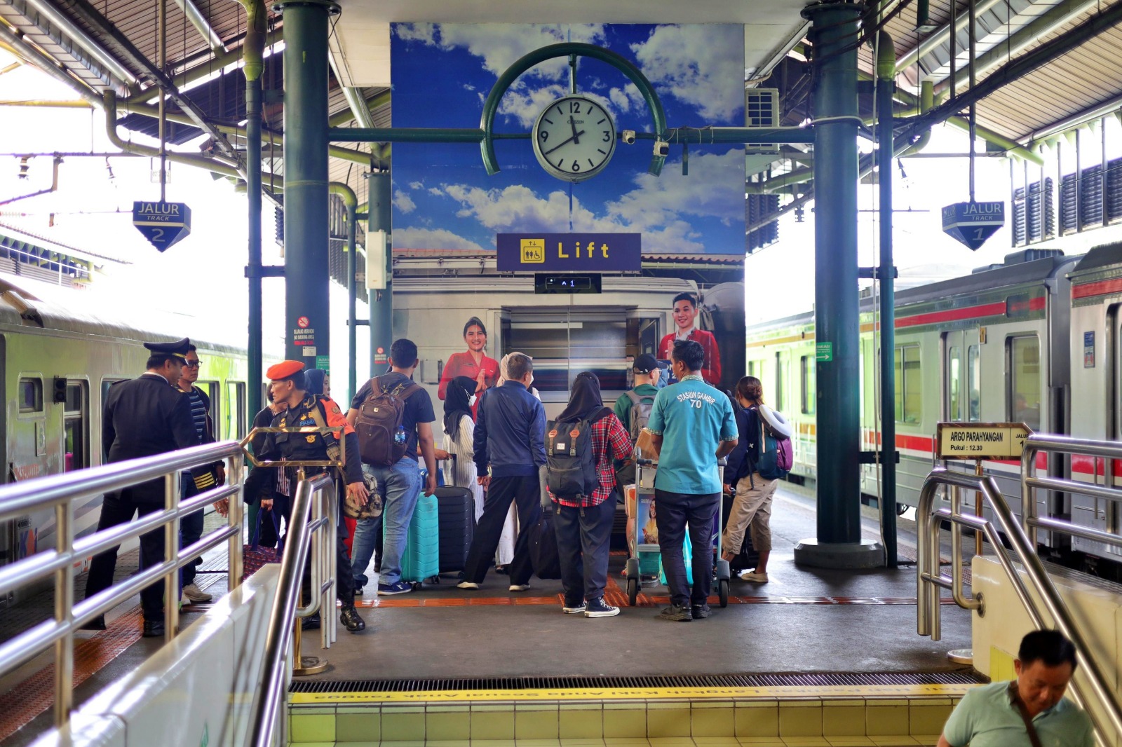 PT Kereta Api Indonesia (Persero) akan mengoperasikan 34 KA Tambahan pada periode Angkutan Natal dan Tahun Baru (Nataru)