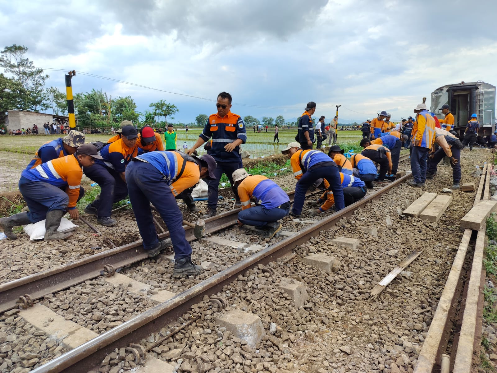 Evakuasi KA Turangga dan CL Bandung Raya di Kab. Bandung