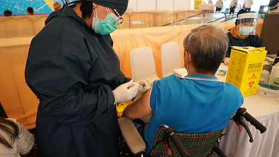 Imunisasi Corona Virus Disease 2019 (COVID-19) masuk menjadi program imunisasi rutin efektif mulai 1 januari 2024 di seluruh Indonesia