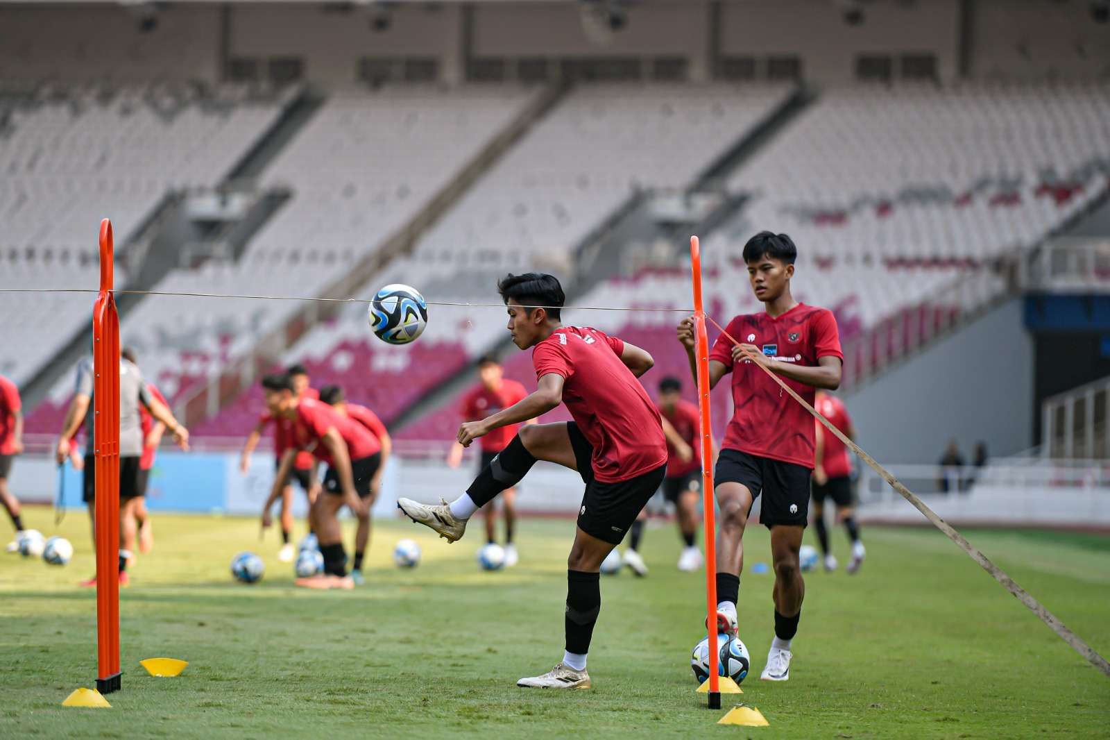 Skuad Timnas Indonesia saat jalani latihan di Stadion Utama Gelora Bung Karno (SUGBK) Senayan, Jakarta,