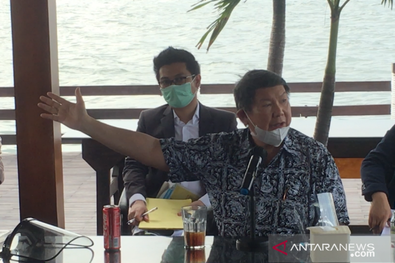 Adik Menteri Pertahanan Prabowo Subianto, Hashim Djojohadikusumo dalam konferensi pers di Pantai Mutiara, Pluit, Jakarta, Jumat (4/12/2020). (ANTARA/ Abdu Faisal)
