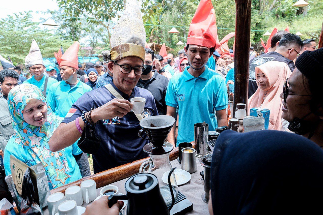 Menparekraf Sandiaga saat melakukan visitasi ke Desa Wisata Campaga, Rabu (7/9/2022),
