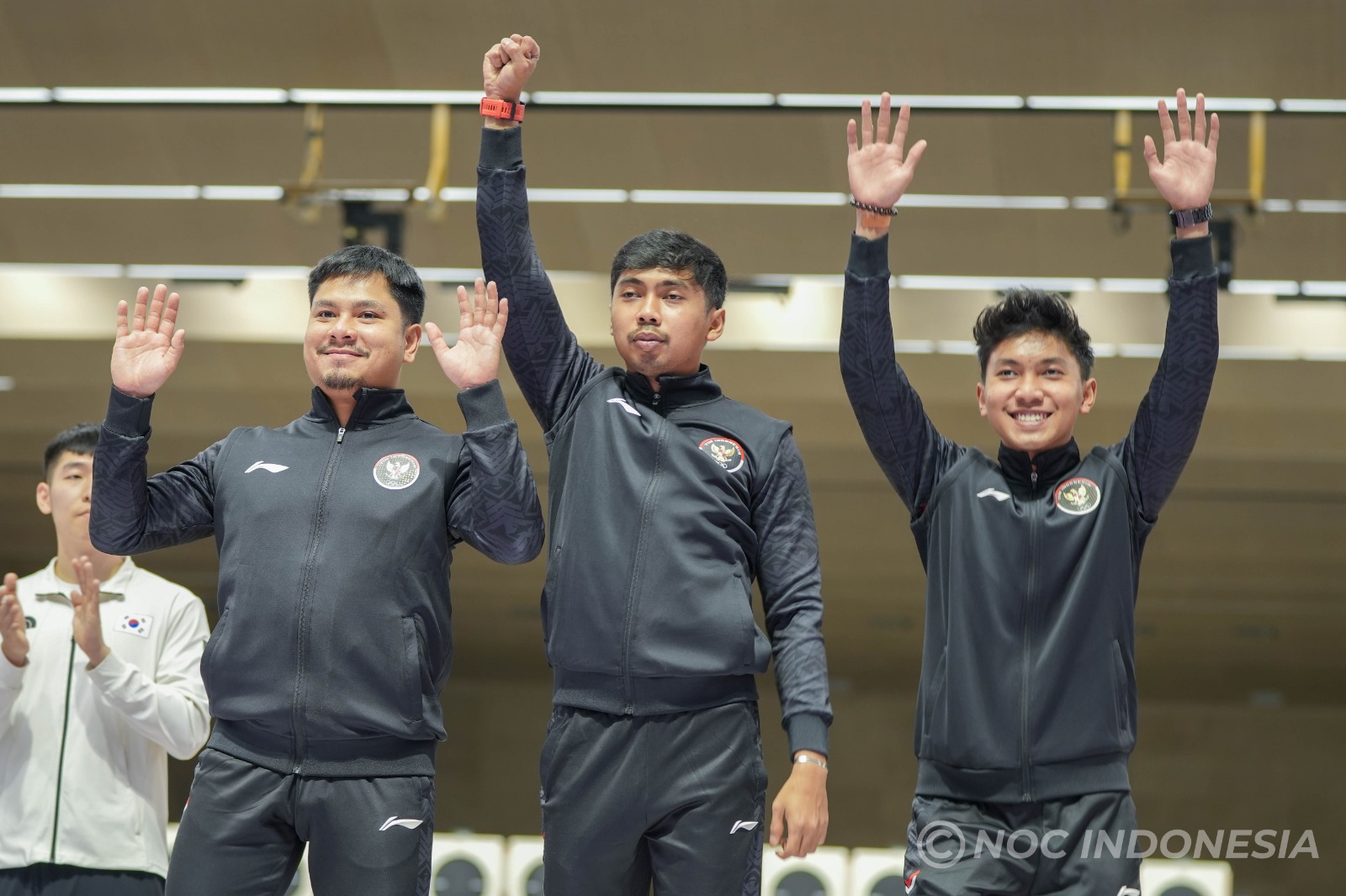 Emas kedua kembali diukir Indonesia dari cabang olahraga menembak di Asian Games 2022 Hangzhou. Atlet menembak Muhammad Sejahtera Dwi Putra kembali dipersembahkan dari nomor Shooting-Men's 10 m Running Target Mixed Run, Selasa (26/9)