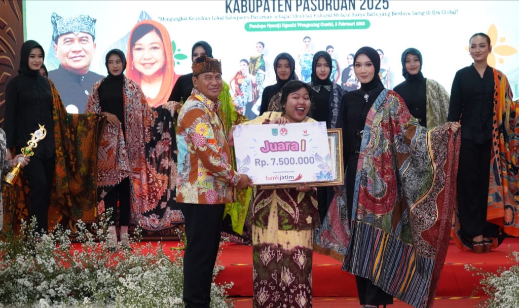Gelaran Lomba Cipta Desain Motif Batik Khas Kabupaten Pasuruan digerlar di Pendopo Nyawiji Ngesti Wenganing Gusti, Senin (3/2/2025) malam
