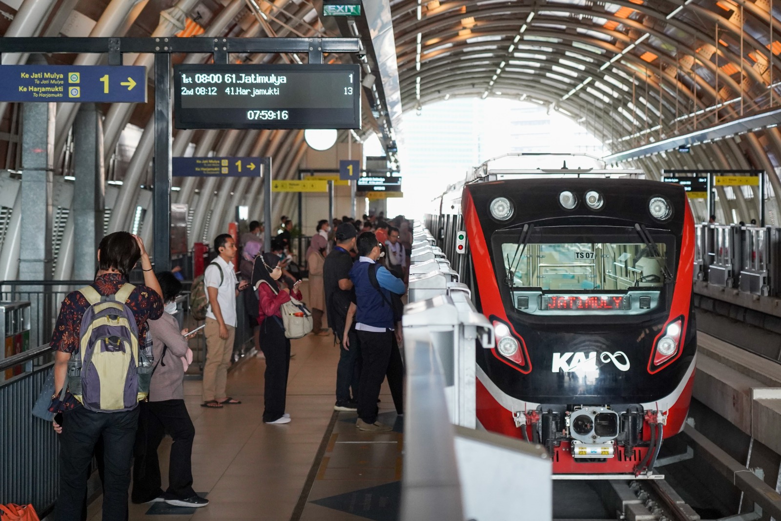  LRT Jabodebek mencatat terjadinya peningkatan jumlah pengguna jasa pasca penambahan perjalanan serta penerapan tarif promo off peak hour.