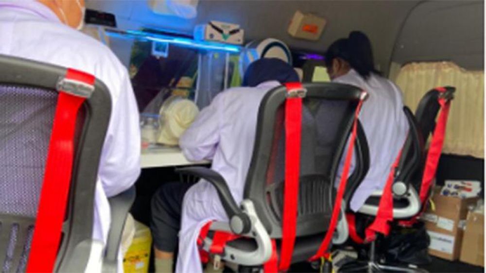 

Mobil PCR BNPB yang dikirim ke Surabaya, 28 Mei. (Humas Pemprov Jatim)
