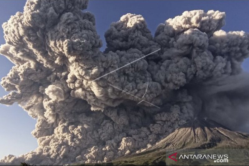 Abu Vulkanik Erupsi Gunung Sinabung sampai ke Aceh