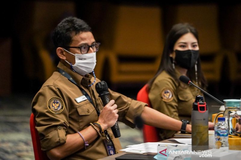 Menparekraf ingin pelaku pariwisata dapat prioritas vaksinasi (Birkom Kemenparekraf)

