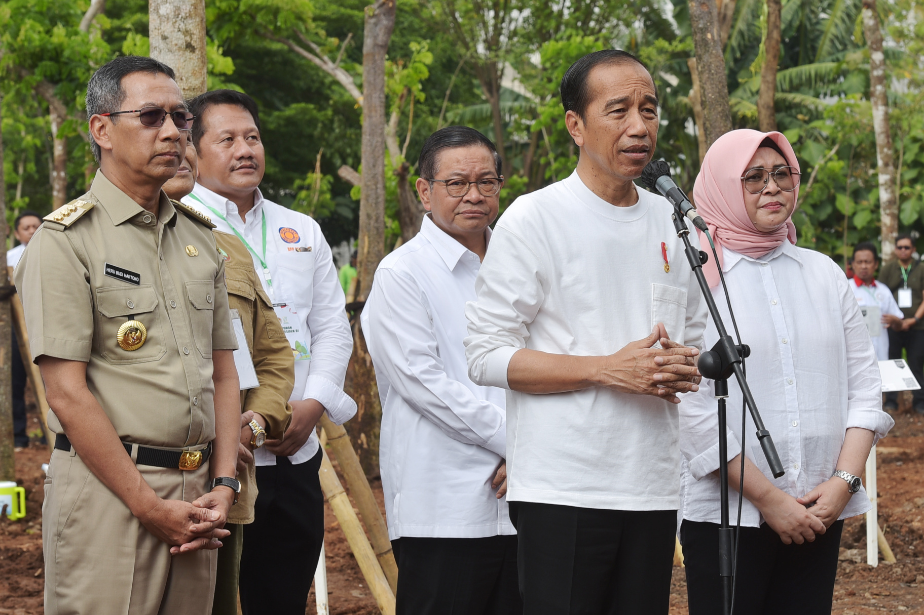 Presiden Jokowi menghadiri acara Gerakan Tanam Pohon Bersama di Hutan JIEP Kawasan Industri Pulo Gadung, Jakarta Timur, Rabu (29/11/2023). (Foto: Humas Setkab/Agung)

