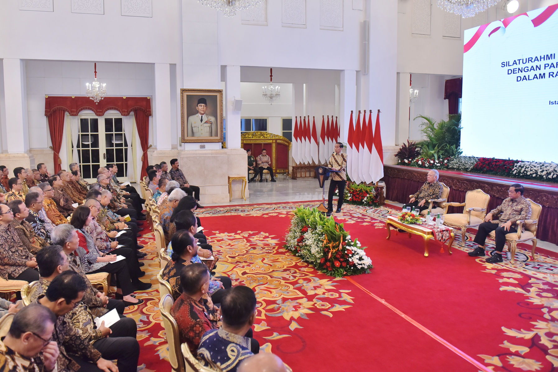 Silaturahmi Presiden Jokowi dengan Para Penggiat Infrastruktur dalam rangka Hari Bakti PU Ke-78 di Istana Negara, Jakarta, Senin (04/12/2023), (Foto: Humas Setkab/Agung)

