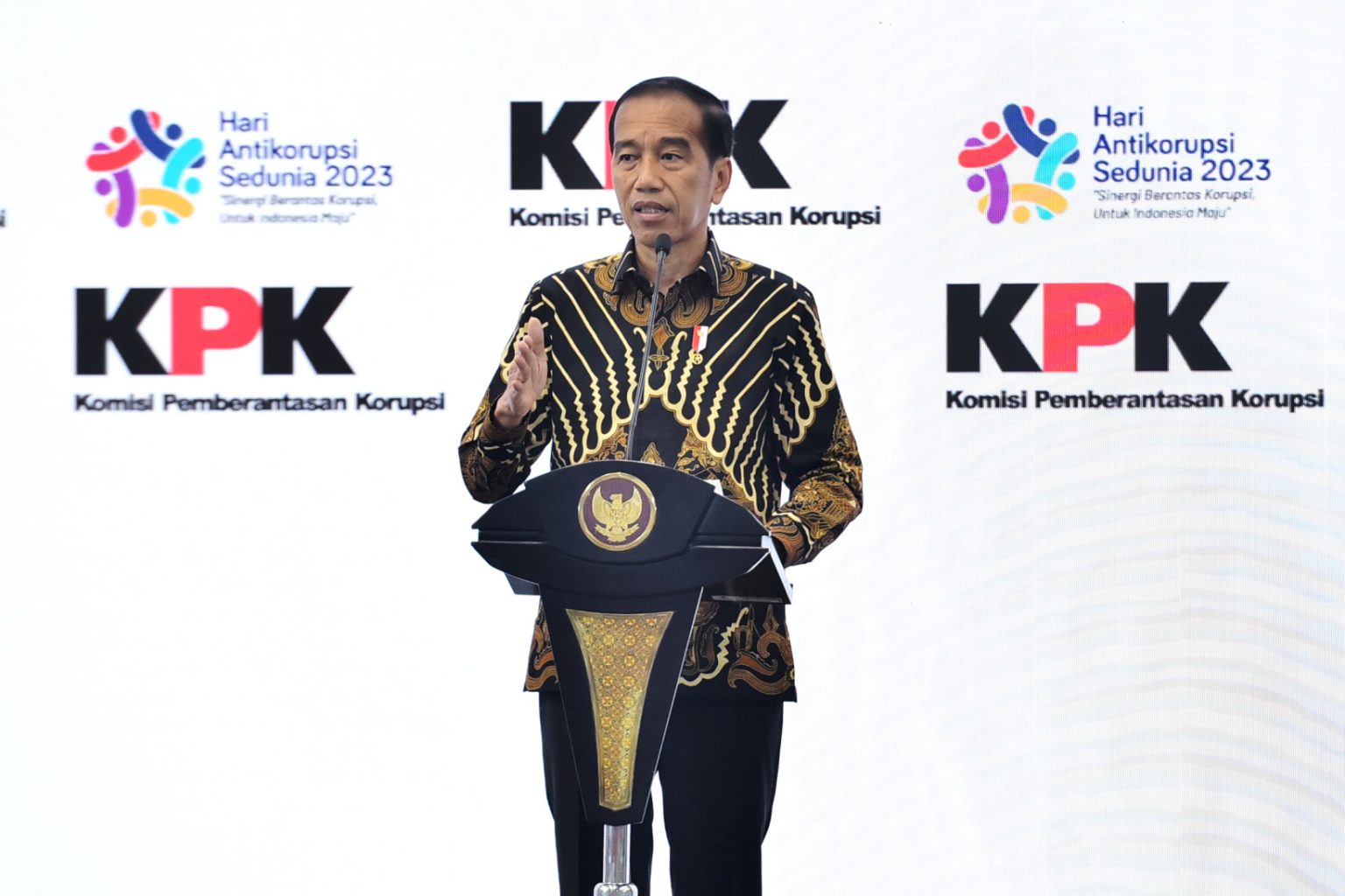 Presiden Jokowi menghadiri Puncak Peringatan Hakordia, di Istora Senayan, Jakarta, Selasa (12/12/2023). (Foto: Humas Setkab/Agung)
