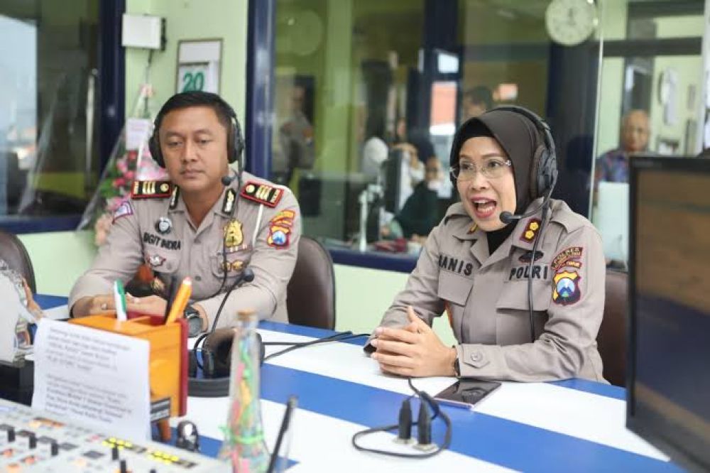 Kapolres Pelabuhan Tanjung Perak AKBP Ganis Setyaningrum  (kanan)