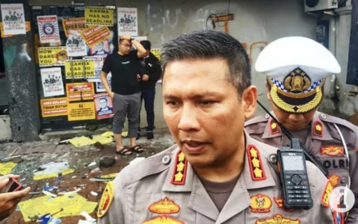 Kapolresta Malang Kota Kombes Pol Budi Hermanto pada saat memberikan keterangan kepada media usai terjadi kericuhan di depan kantor Arema FC, di Kota Malang, Jawa Timur, Minggu (29/1/2023). (ANTARA/HO-Aris Midadda)