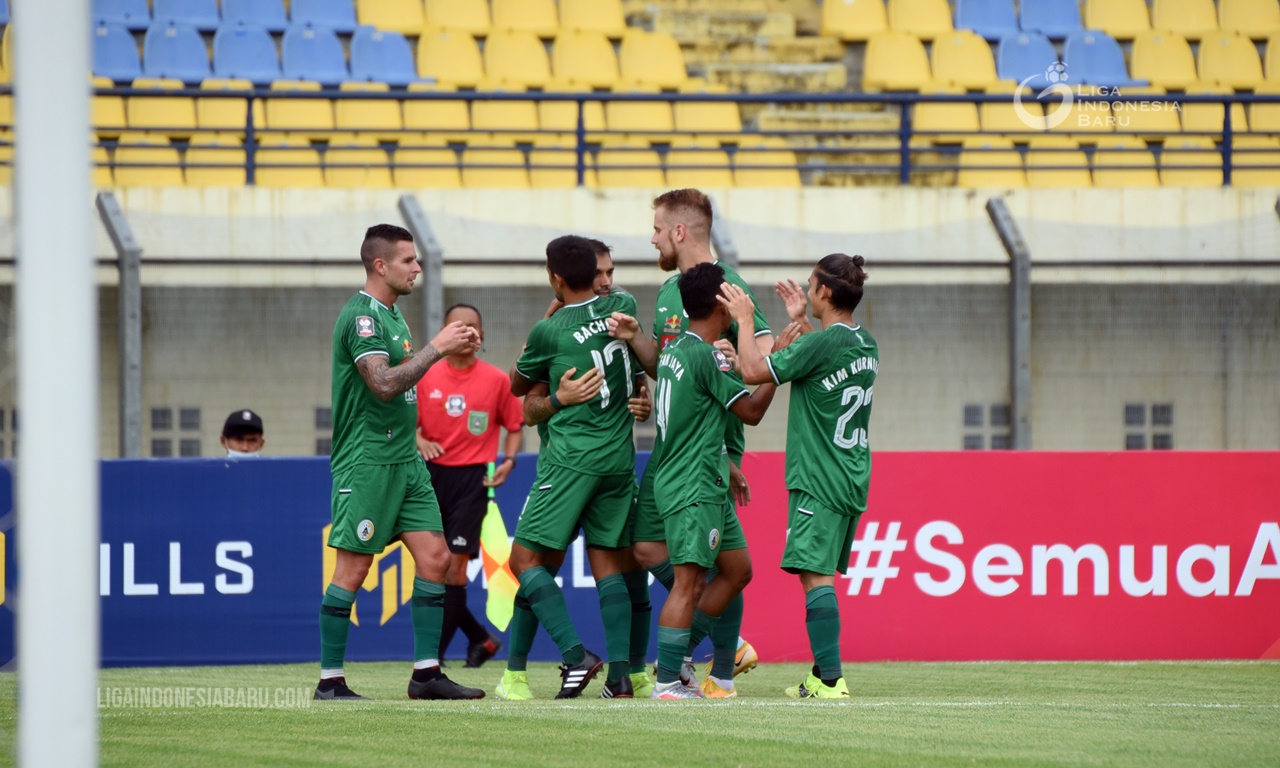 Para pemain PSS melakukan selebrasi usai mencetak gol ke gawang Persik. ist