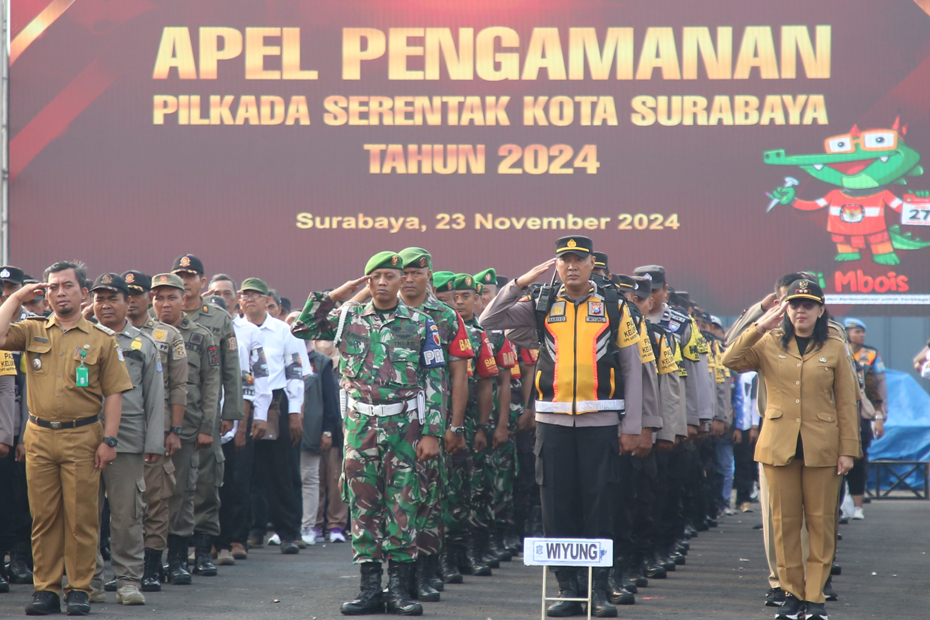  Forum Koordinasi Pimpinan Daerah (Forkopimda) Kota Surabaya menggelar "Apel Pengamanan" di Surabaya Expo Center, Jalan Kusuma Bangsa, pada Sabtu (23/11/2024) pagi